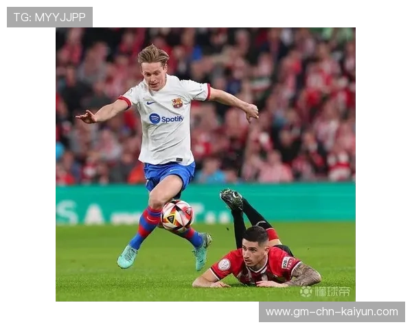 巴萨中场三人组节奏契合，德容的推进极具力量感