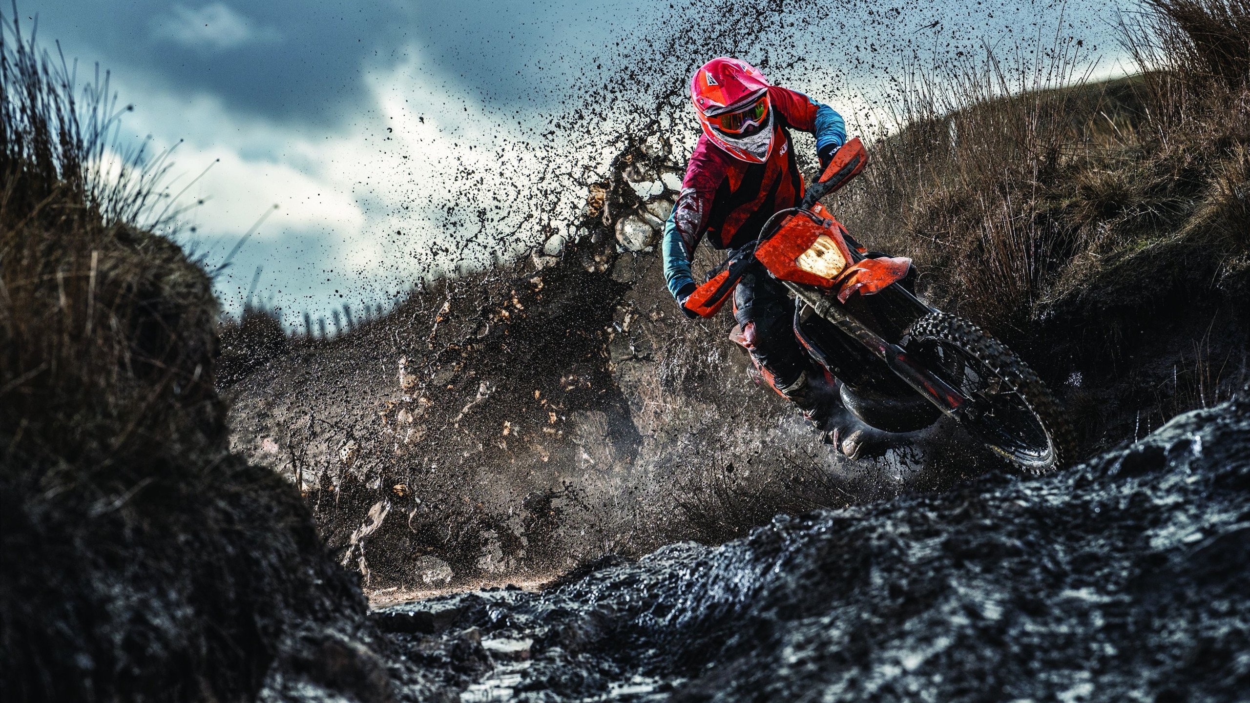 欧联杯淘汰赛阶段竞争加剧